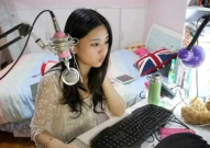 娱乐主播吃瓜直播边写字边讲,娱乐主播边写字边讲，趣味横生演绎直播新玩法